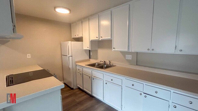 Interior Photo - 4058 51st St