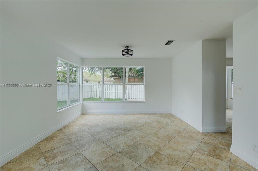 Building Photo - 1127 SW 104th Way