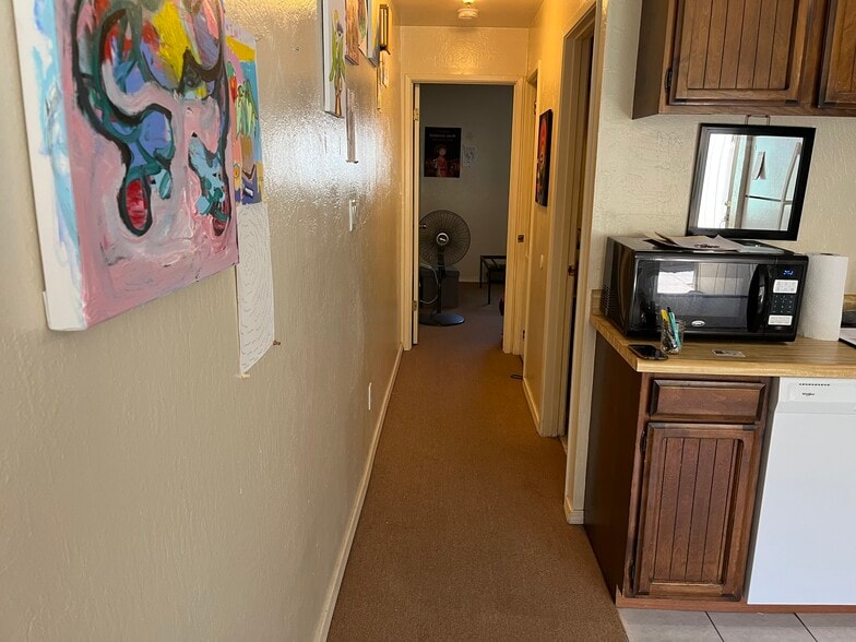 Hallway to bedroom - 2129 Ascot Dr