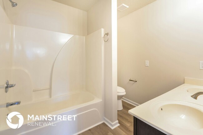 Building Photo - 1313 S Hampton Ct