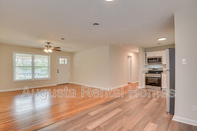 Building Photo - 1406 Ridgewood Dr