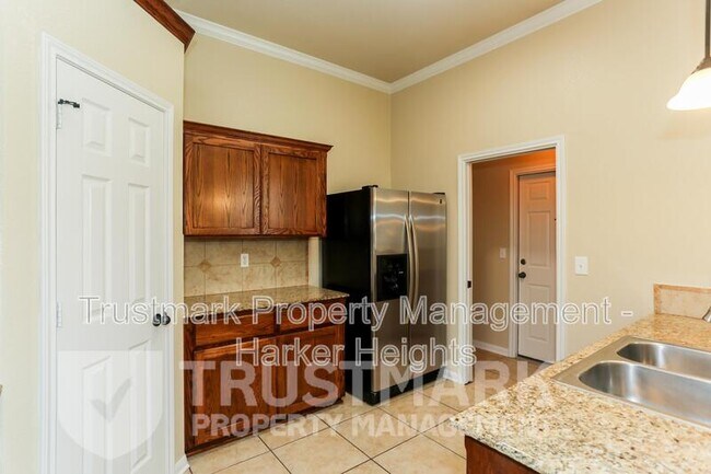 Building Photo - 401 W Libra Dr