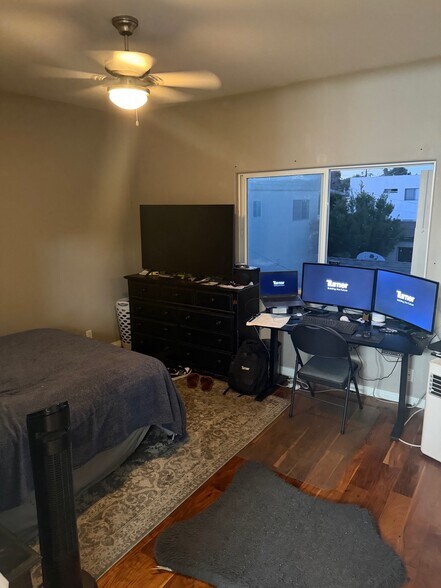 Master Bedroom - 3958 Lamont St