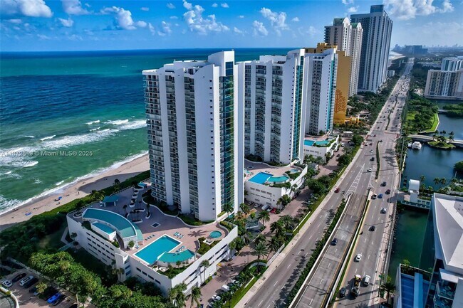 Building Photo - 16485 Collins Ave