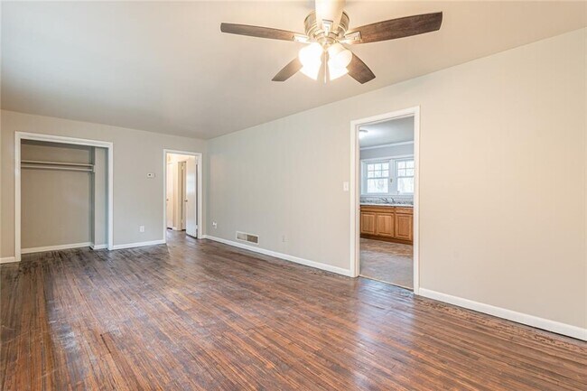 Building Photo - 149 Meadow Park Ln SW