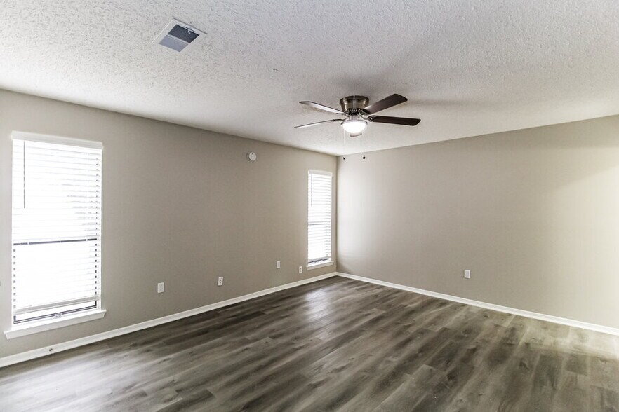 Building Photo - 6628 Brookdale Dr