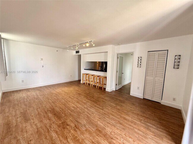 Building Photo - 800 N Miami Ave