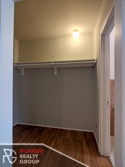 Building Photo - 737 W Belmont Ave
