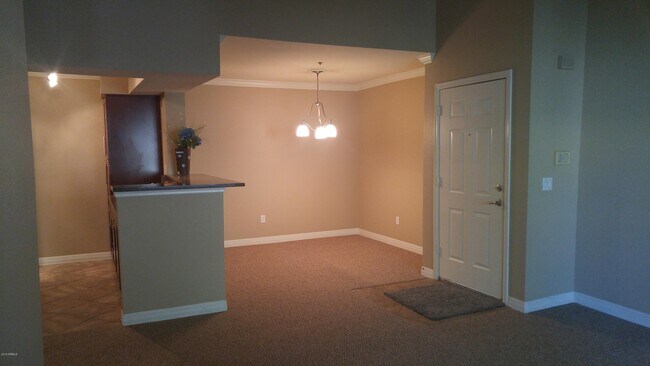 Building Photo - 2025 E Campbell Ave