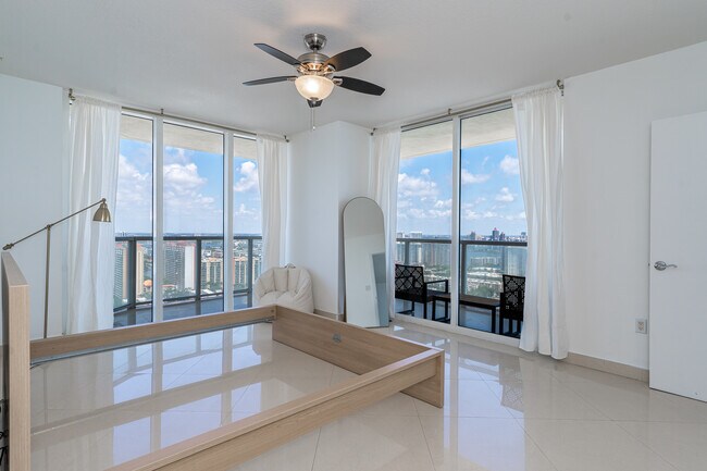 Building Photo - 16699 Collins Ave