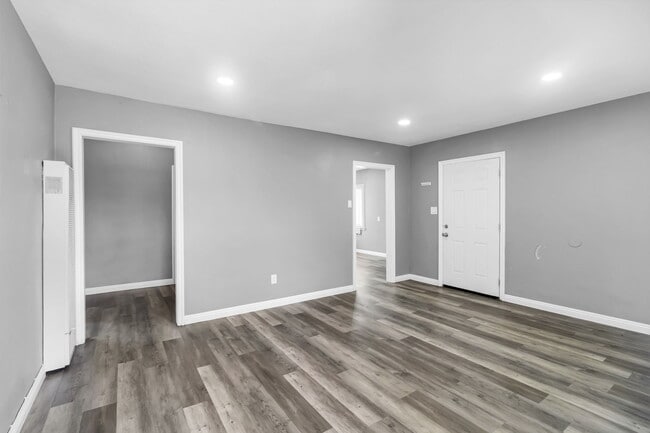 Building Photo - 1119 N Mayfield Ave