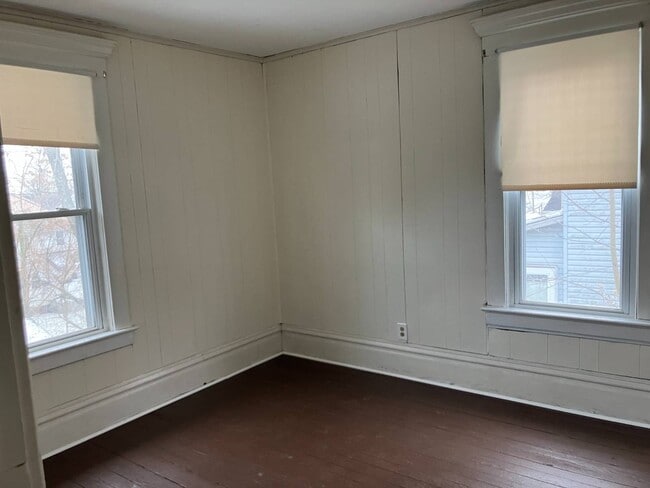 Building Photo - 736 S Seneca Ave