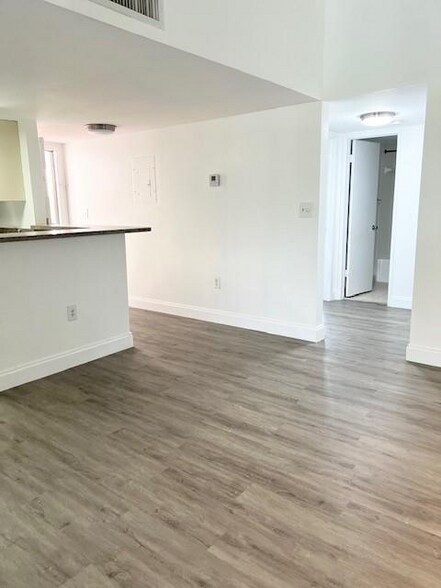 Building Photo - 9995 Nob Hill Ln