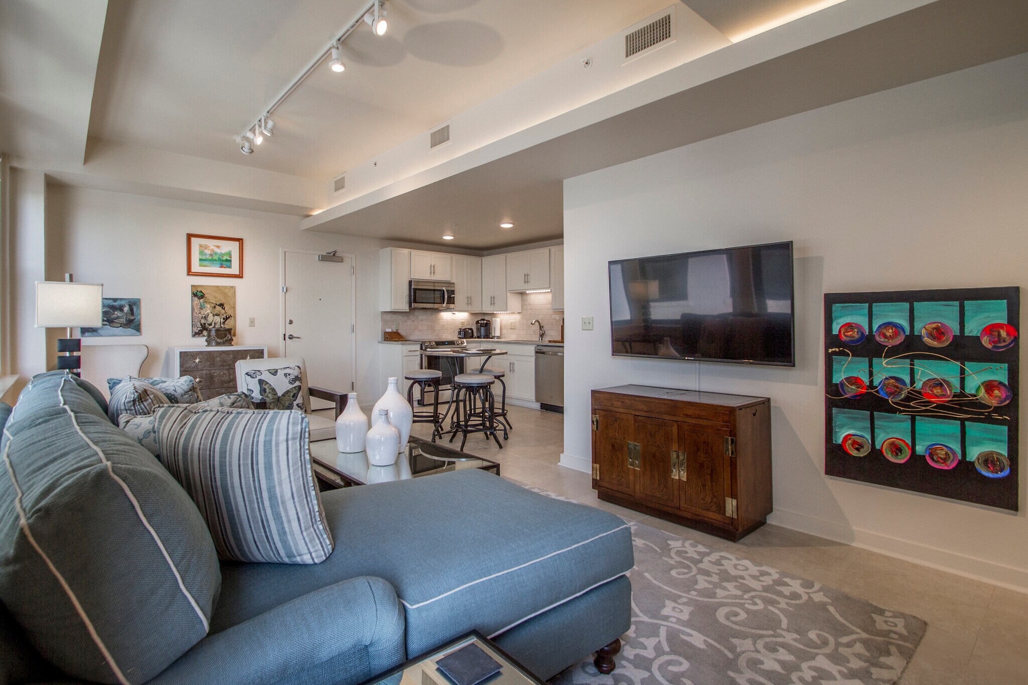 Building Photo - 221 W 2nd St