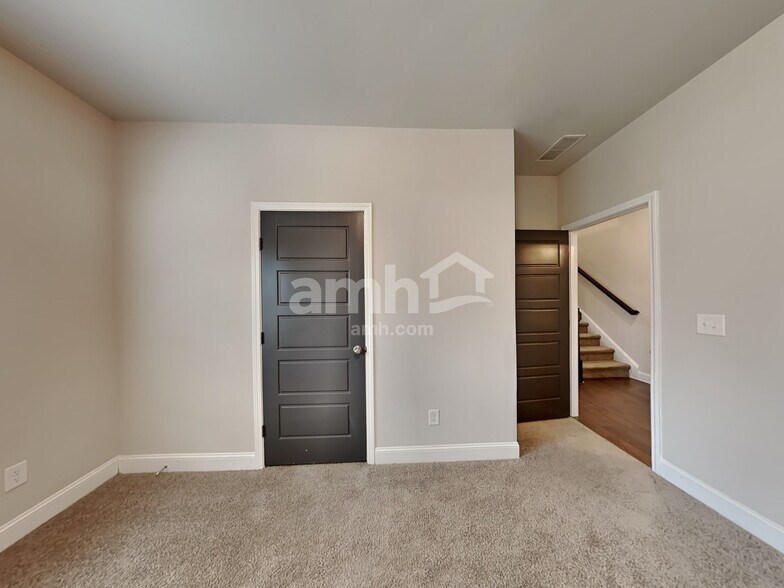 Building Photo - 1811 Rnch Vw Dr