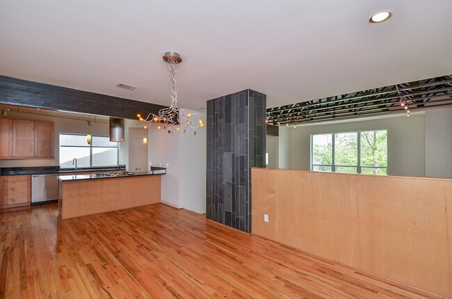 Building Photo - 1505 Utah St