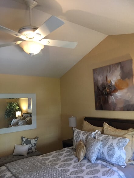 Vaulted ceiling in master - 5412 Seal Alley