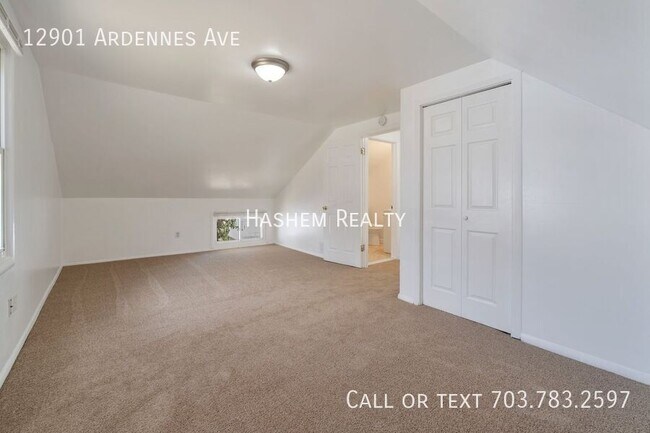 Building Photo - 12901 Ardennes Ave