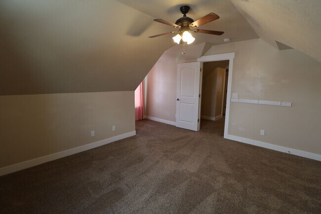 Building Photo - Large Pet Friendly House in the Foothills of Provo