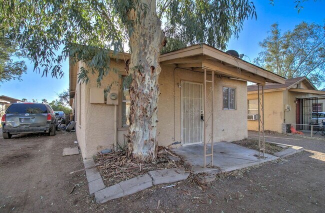 Building Photo - 9316 E Balsam Ave