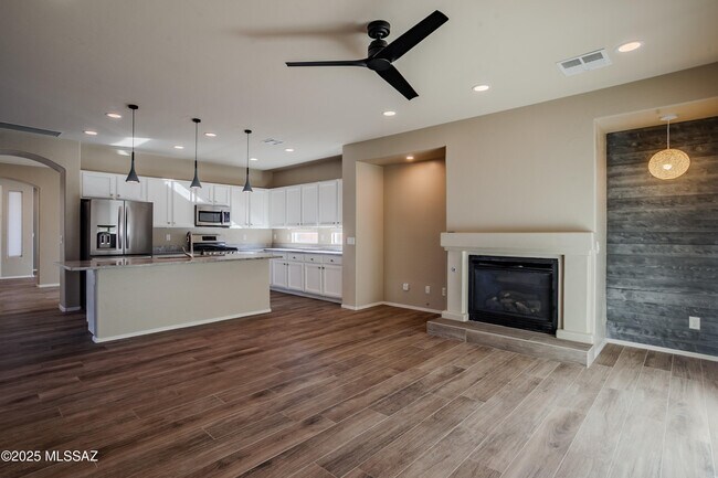 Building Photo - 6161 N Placita San Agustin
