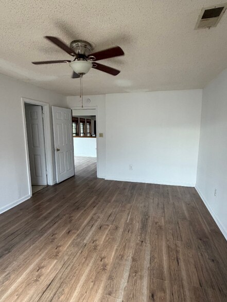 Building Photo - 6001 Hickory Cove