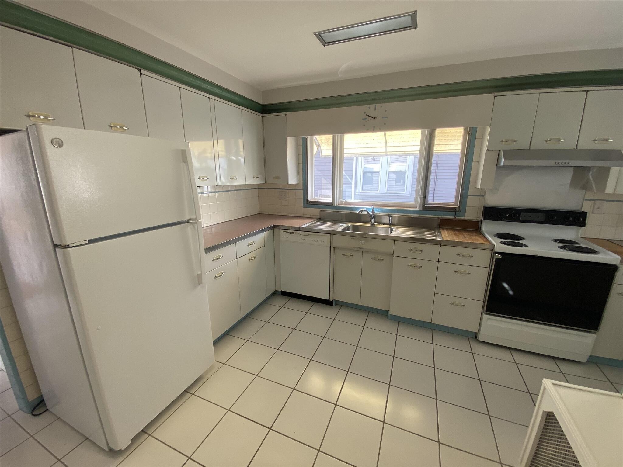 Building Photo - 16 Alexander Ave