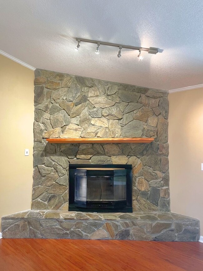 Building Photo - Charming 3-Bedroom, 2-Bath Home with Large...