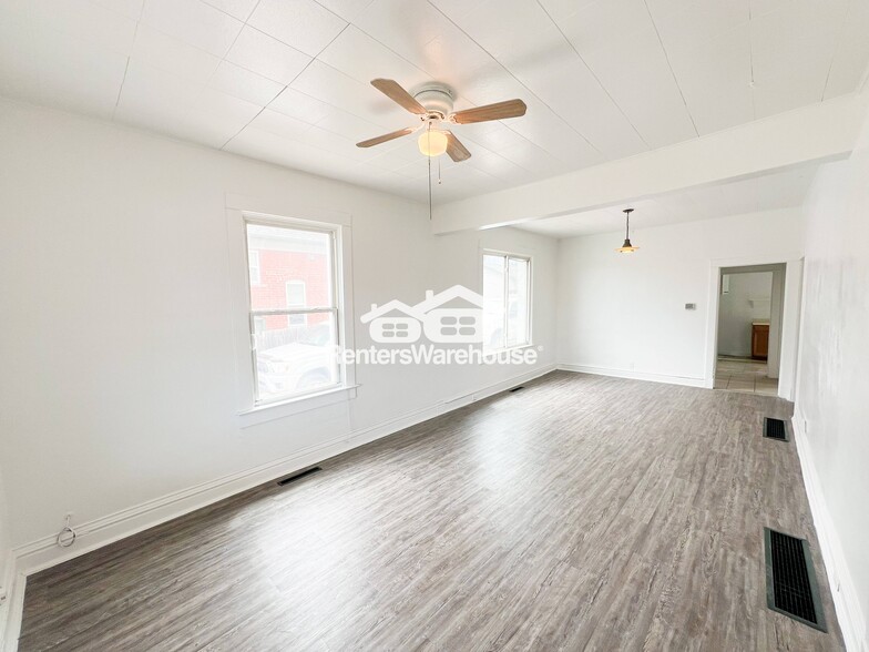 Building Photo - 3081 S Acoma St