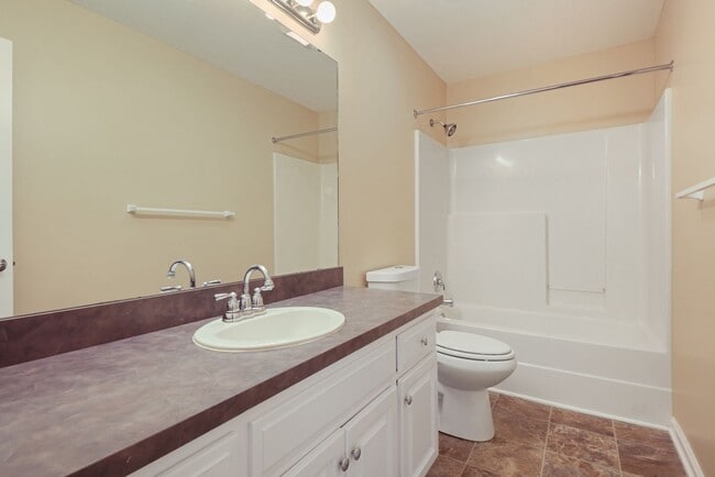Building Photo - All one level, all electric Duplex in Oak ...