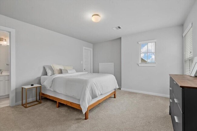 Building Photo - 15815 Eastern Meadowlark Wy