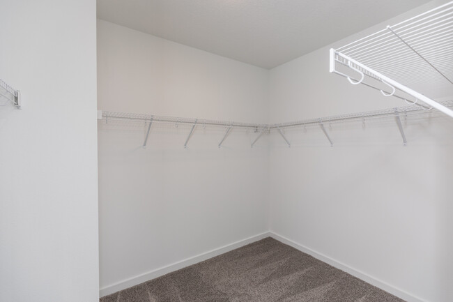 Building Photo - 10 Fairchild Ln