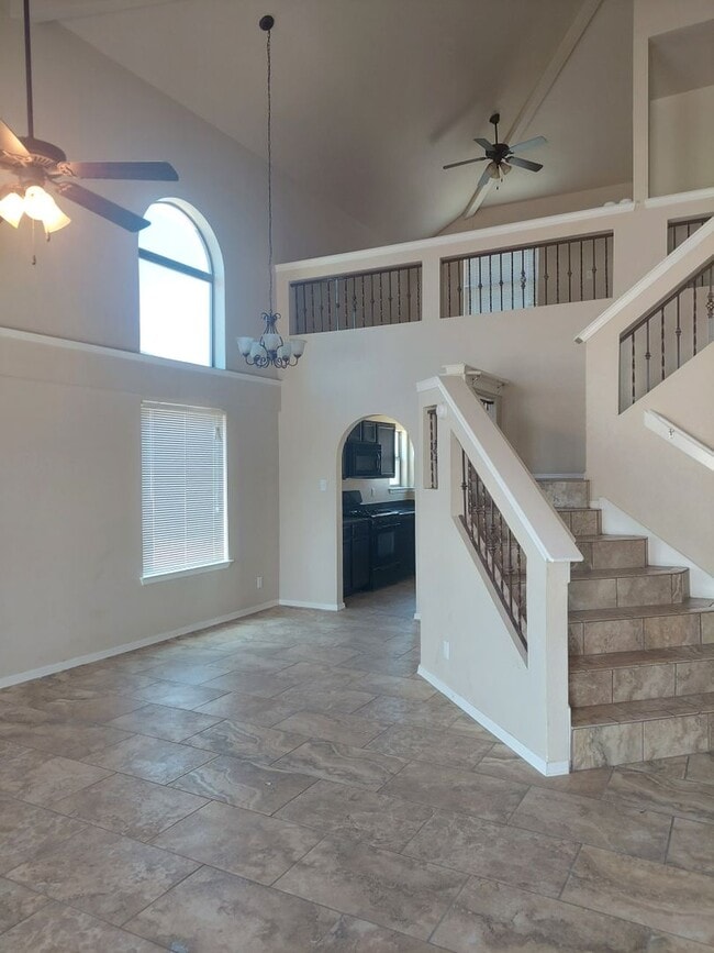 Building Photo - 3 bedroom 2 bathroom beautiful rental ! Available November