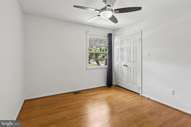 Building Photo - 903 Ridge Dr