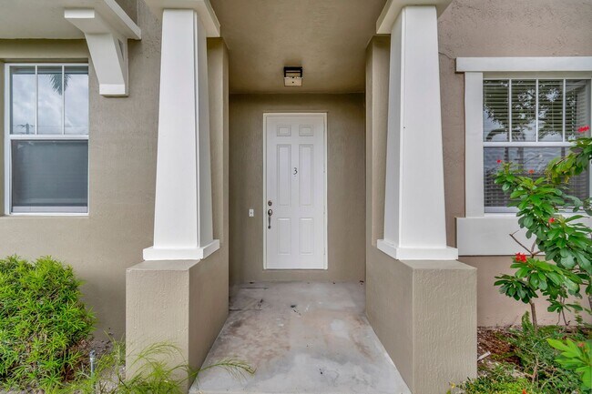 Building Photo - 4 BEDROOMS 3.5 BATHROOMS!! GATED COMMUNITY