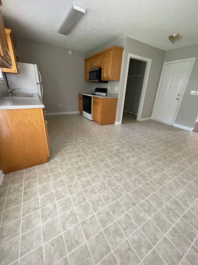 Building Photo - 31 Fox Creek Ct