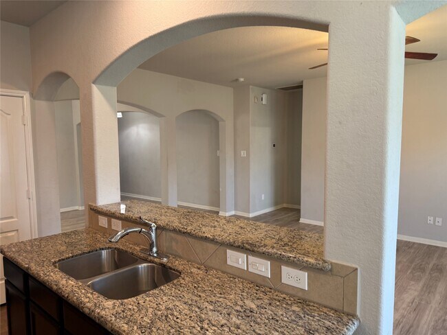 Building Photo - 306 Edgewater Park Dr