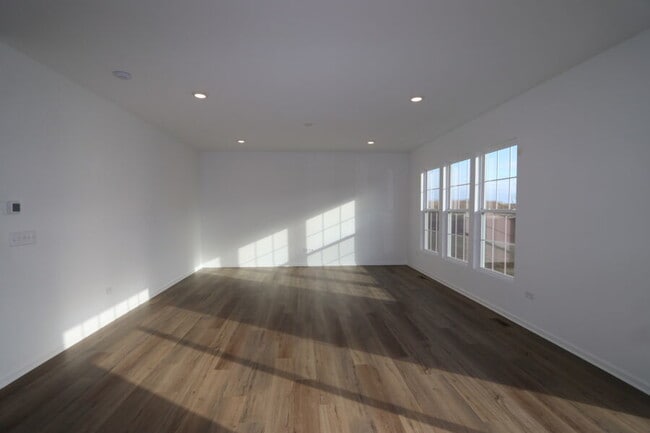 Building Photo - 608 Henry Ln