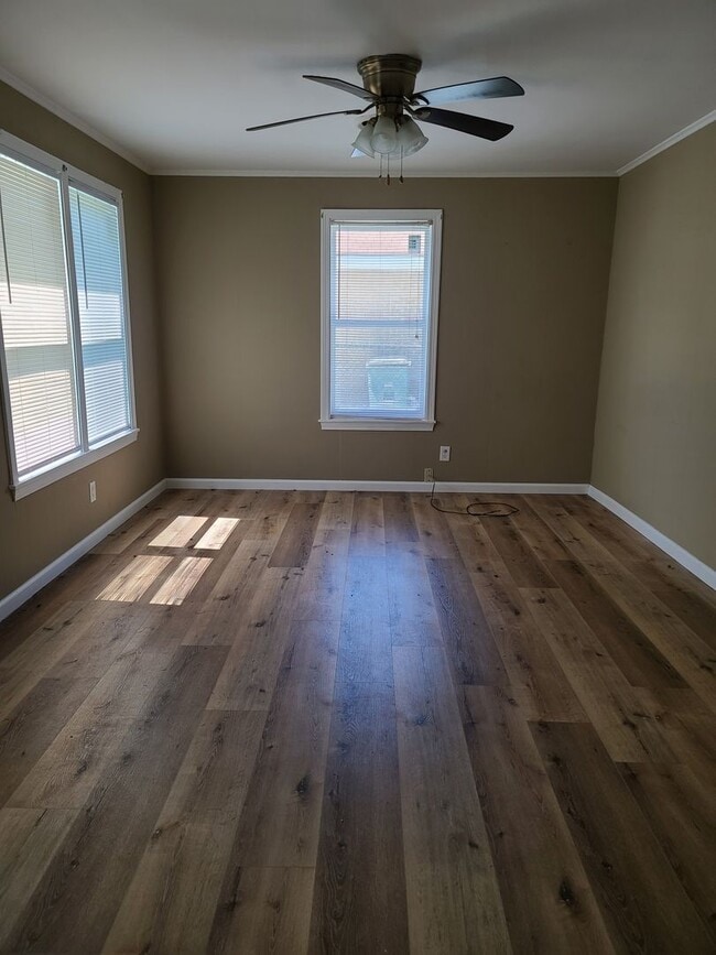 Building Photo - Great Cottage Style Rental!