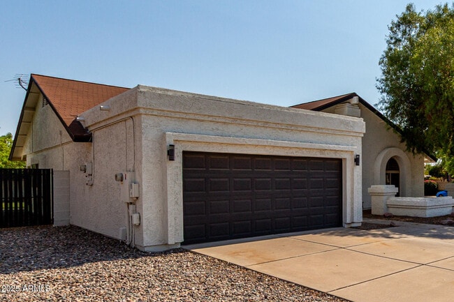 Building Photo - 5247 E Paradise Ln
