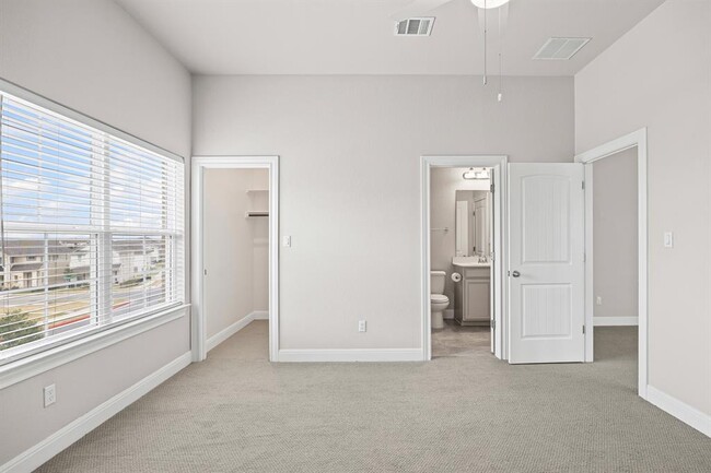 Building Photo - 187 Glass Mountains Wy