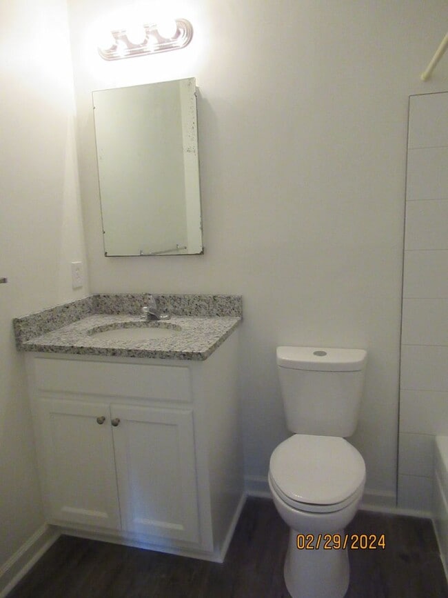 Building Photo - Newly Remodeled-Willow Run Apartment