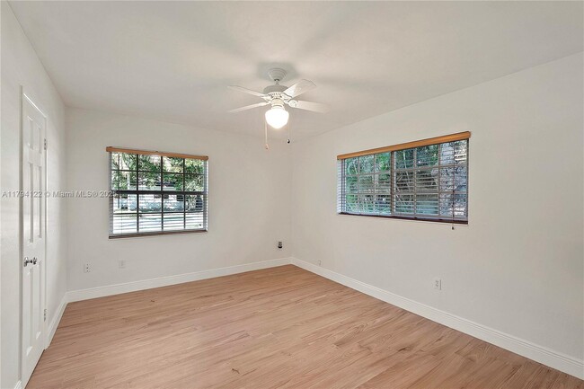 Building Photo - 410 Castania Ave