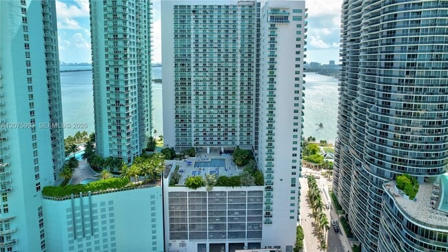 Building Photo - 1800 N Bayshore Dr