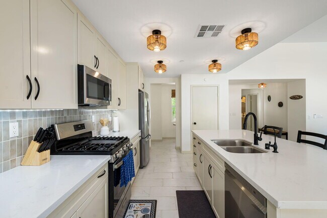 Building Photo - 12613 Sylvanus Dr