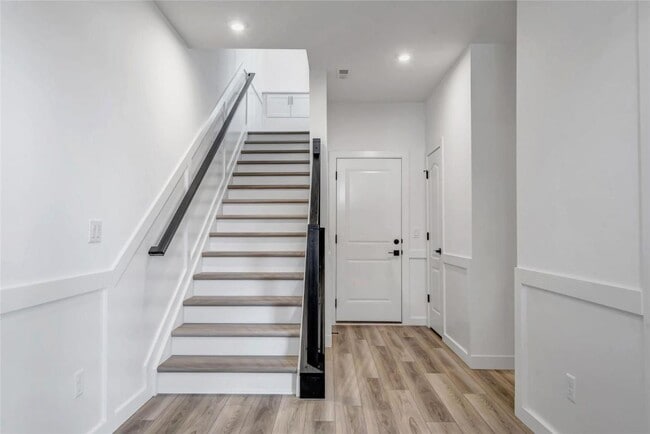 Building Photo - 16507 Honey Locust Dr