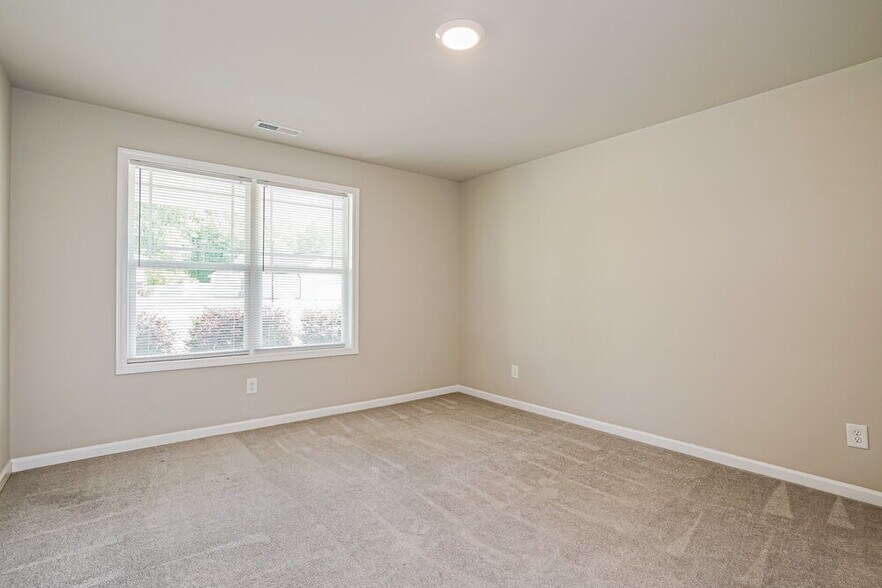 Building Photo - 114 Winter Red Wy