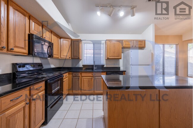 Building Photo - 3Bed/2Bath House at Beardsley/95th Ave! Move-In Ready on 05/14/2026!