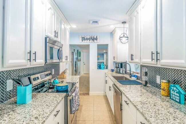 Building Photo - 2908 Stetson St