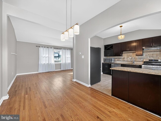 Building Photo - 1277 Beverly Rd